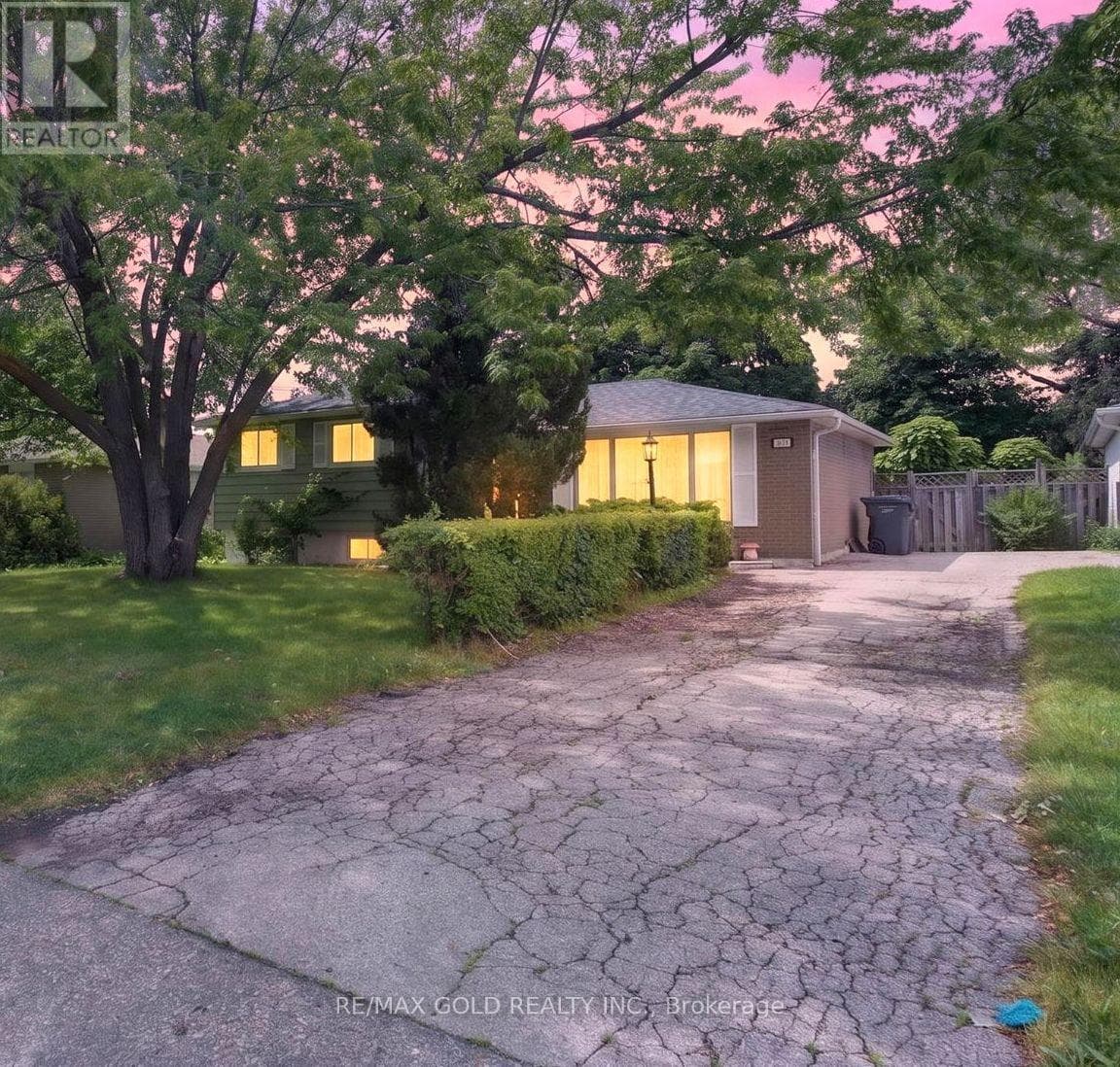 129 Folkstone Crescent