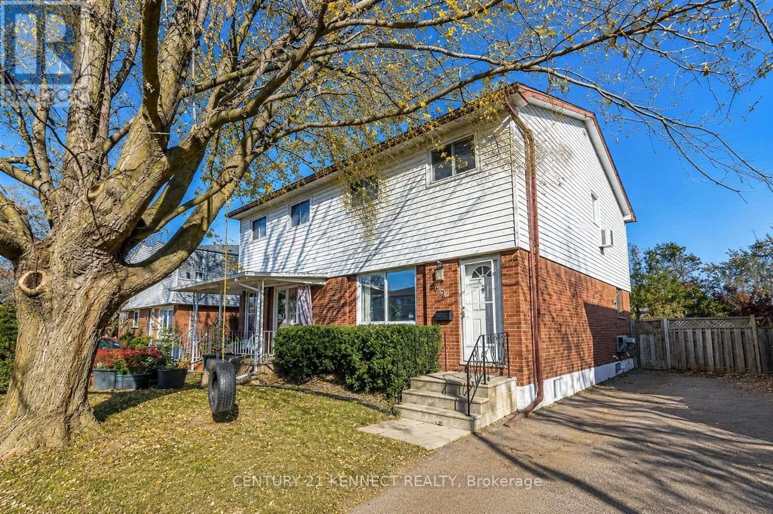 219 Barkley Crescent