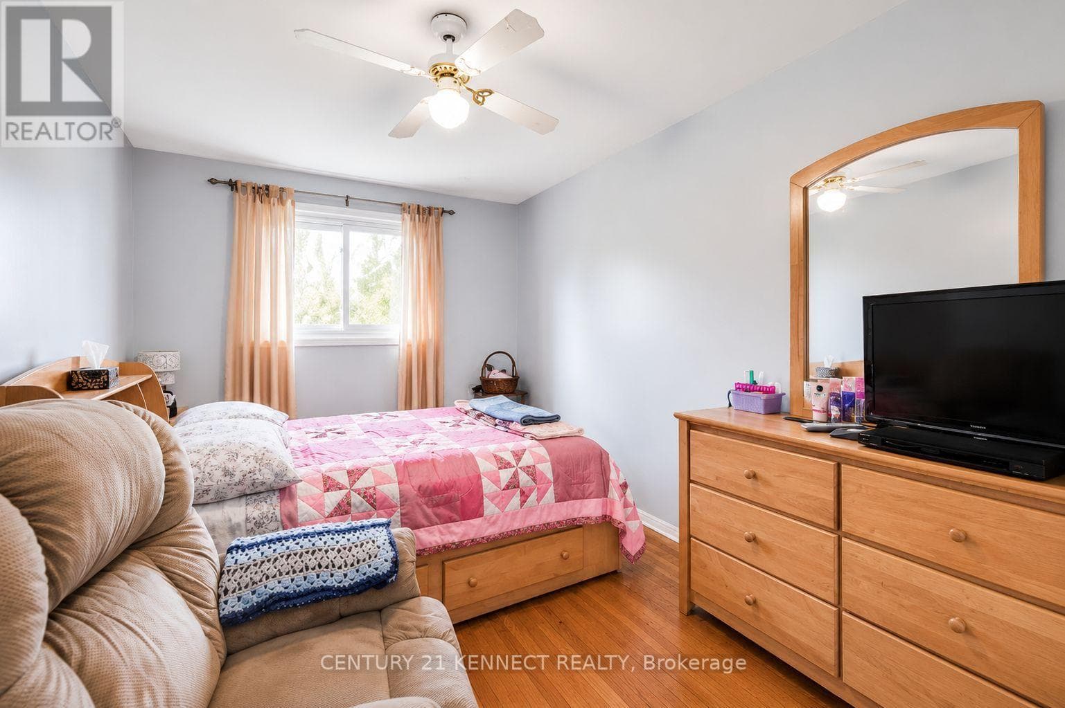 Single Family at 219 Barkley Crescent, Oshawa (Vanier), Ontario - Photo 7 - RE/MAX Garden City Realty