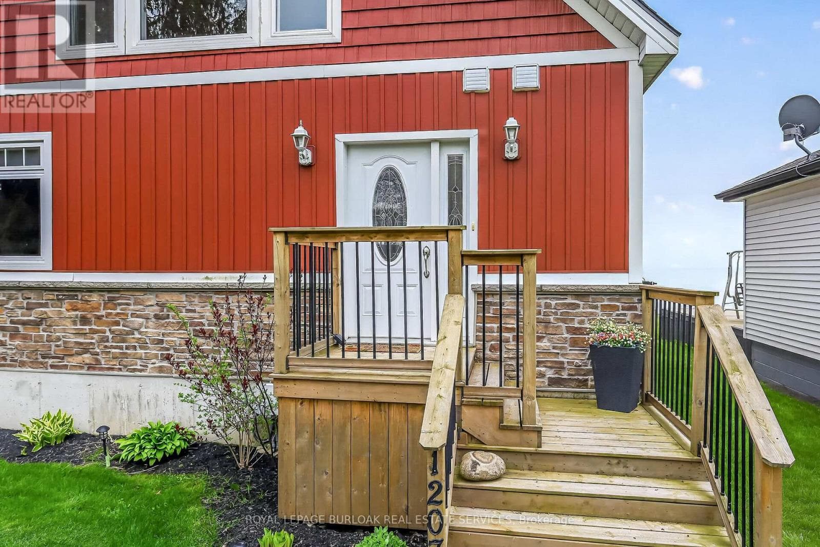 Single Family at 12073 Augustine Road, Wainfleet (Lakeshore), Ontario - Photo 4 - RE/MAX Garden City Realty