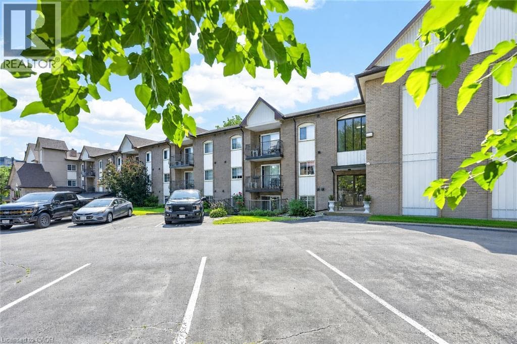Single Family at 205- 20 JOHN Street, Grimsby, Ontario - Photo 4 - RE/MAX Garden City Realty