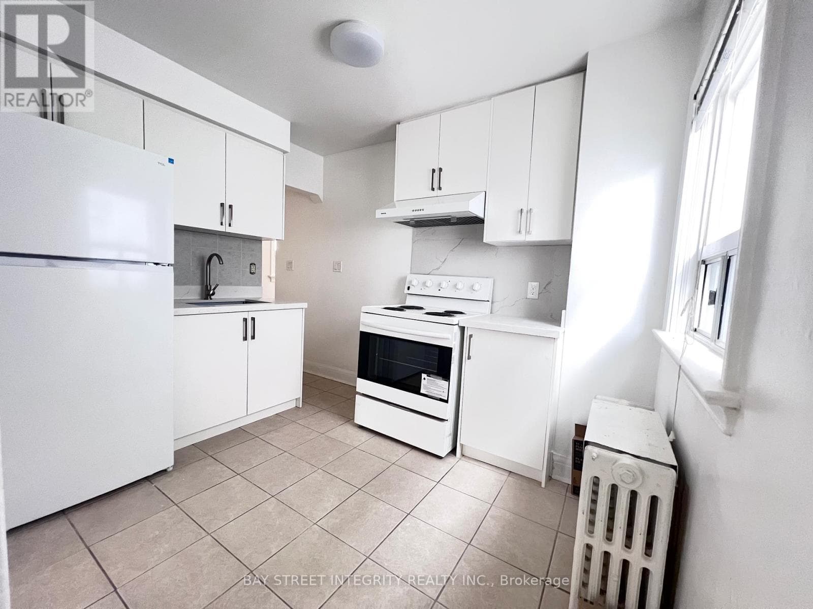 Single Family at 970 Briar Hill Avenue, Toronto (Briar Hill-Belgravia), Ontario - Photo 8 - RE/MAX Garden City Realty