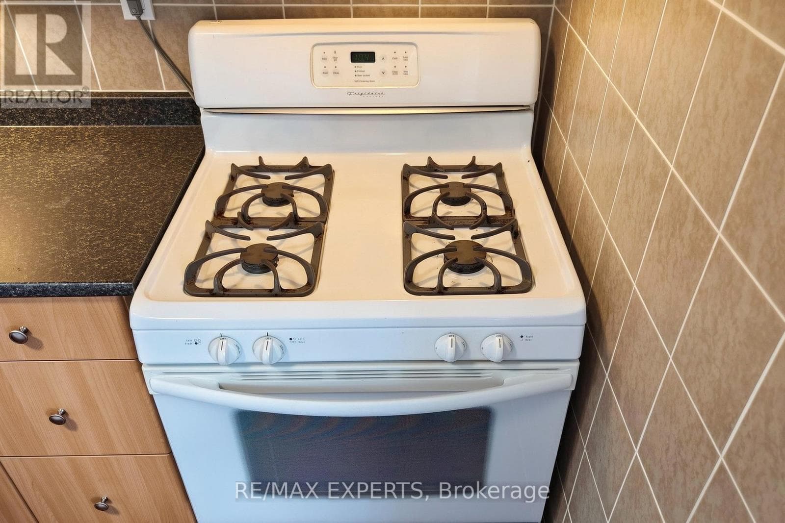 Multi-family at 8 Parr Street, Toronto (Little Portugal), Ontario - Photo 9 - RE/MAX Garden City Realty
