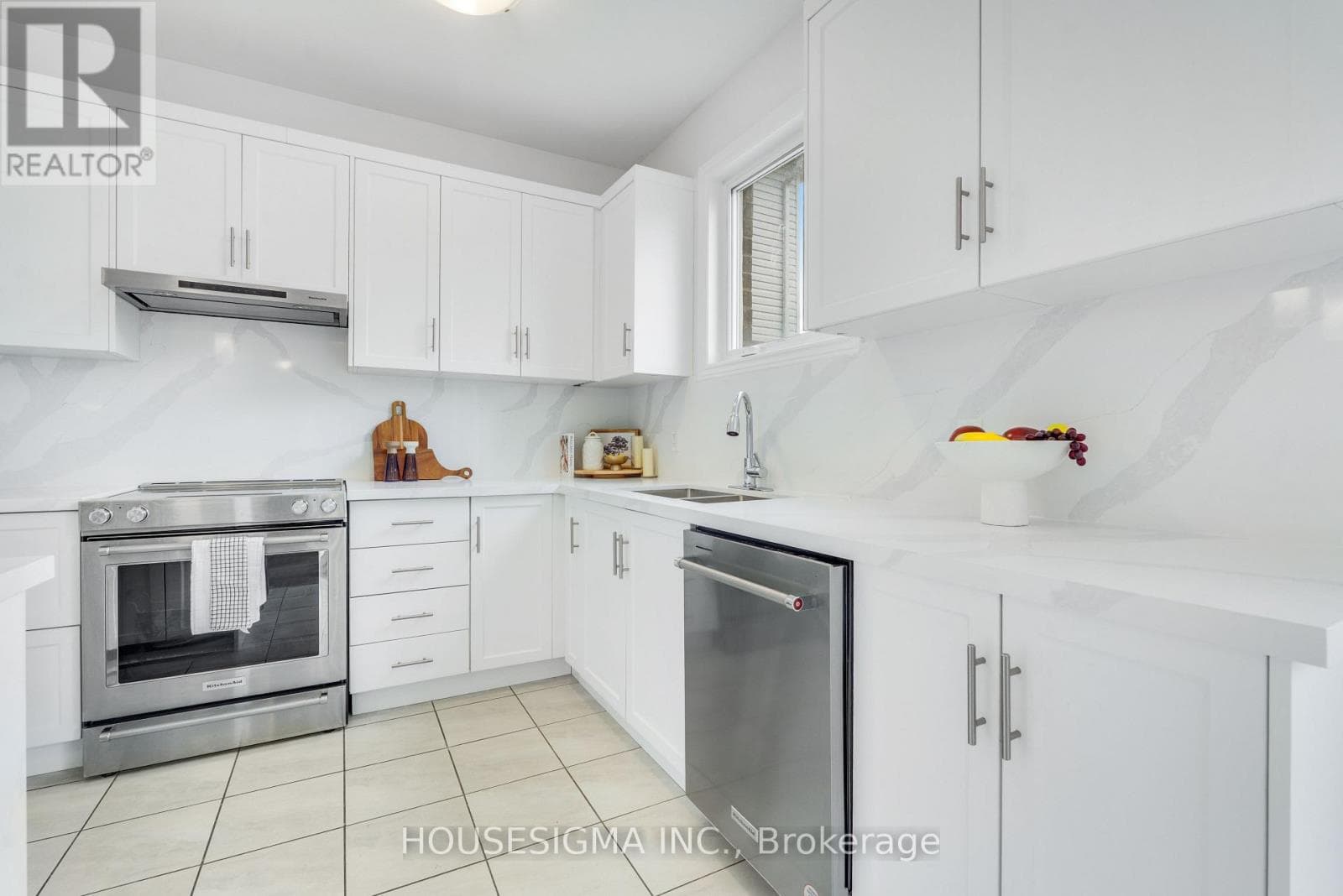 Single Family at 7763 Secretariat Court, Niagara Falls (Ascot), Ontario - Photo 9 - RE/MAX Garden City Realty