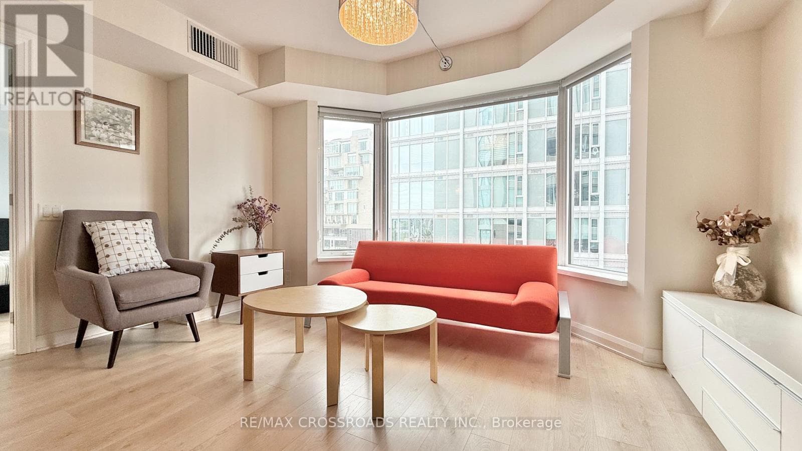 Single Family at 2108- 155 Yorkville Avenue, Toronto (Annex), Ontario - Photo 6 - RE/MAX Garden City Realty