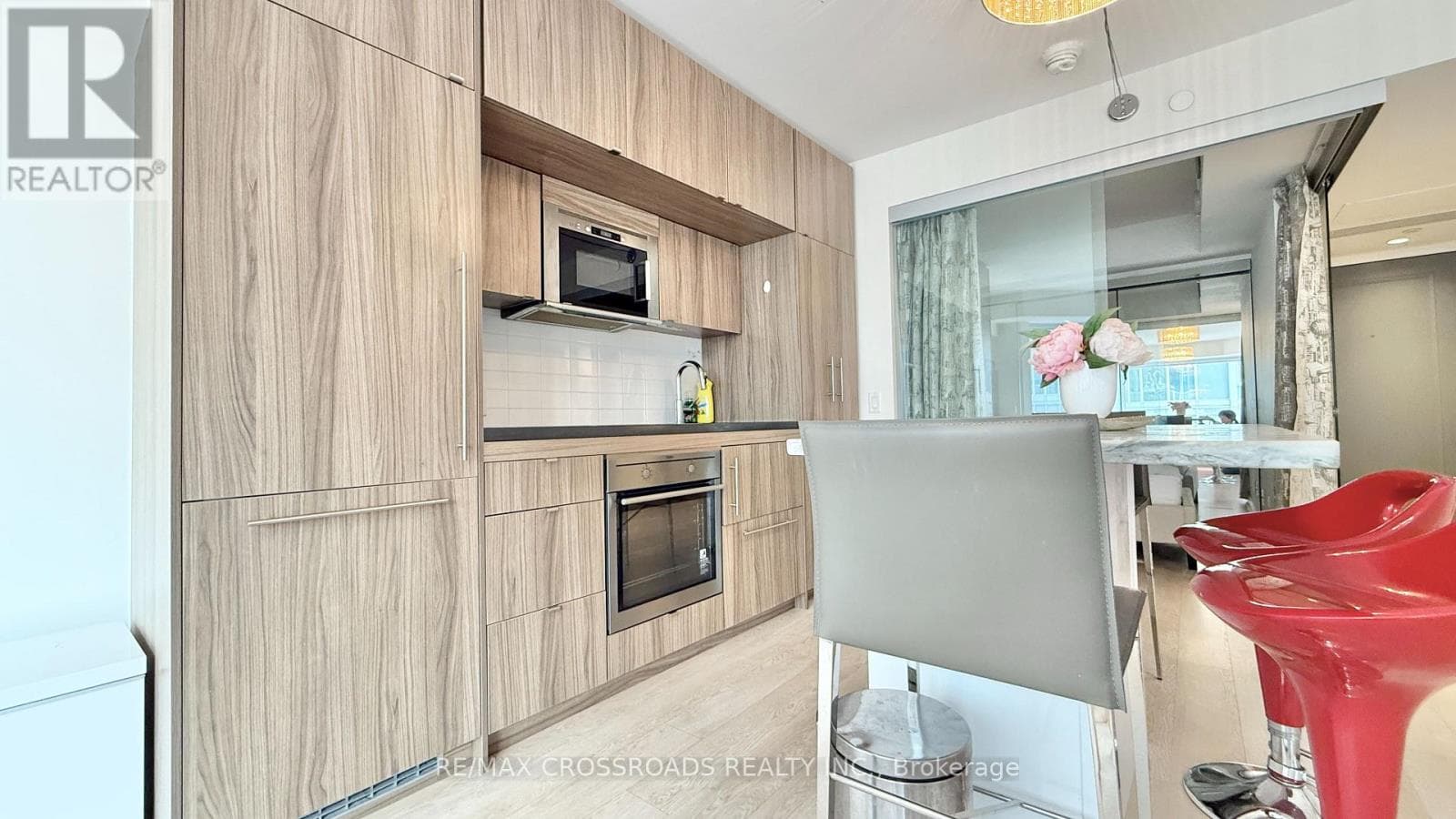 Single Family at 2108- 155 Yorkville Avenue, Toronto (Annex), Ontario - Photo 7 - RE/MAX Garden City Realty