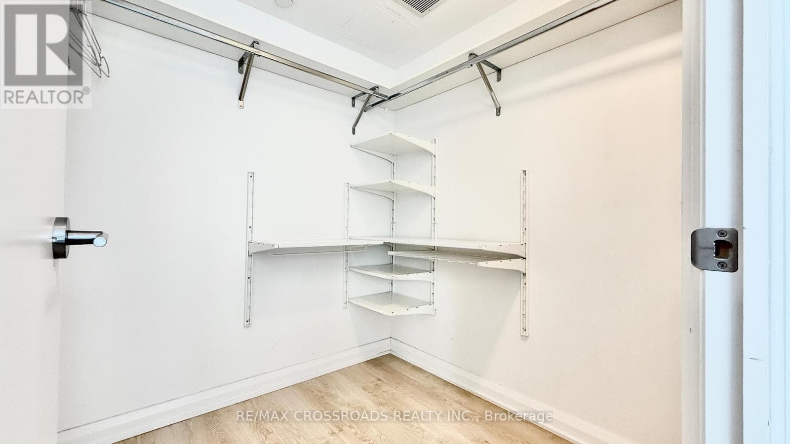 Single Family at 2108- 155 Yorkville Avenue, Toronto (Annex), Ontario - Photo 9 - RE/MAX Garden City Realty