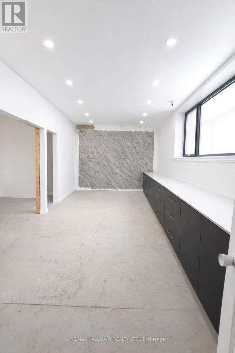 Industrial at A&B- 48 Prospect Street, Newmarket (Central Newmarket), Ontario - Photo 4 - RE/MAX Garden City Realty