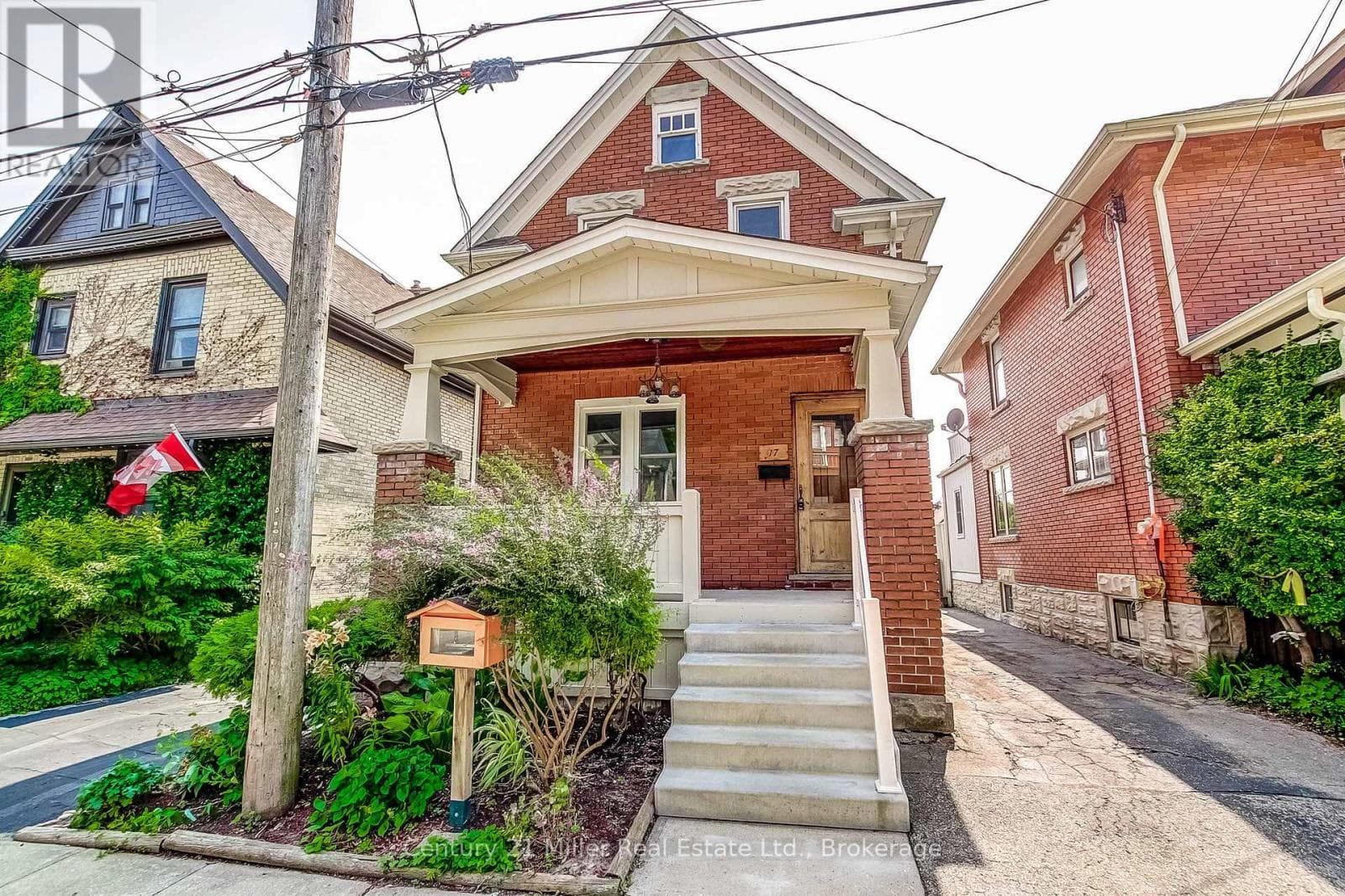17 Whitney Place