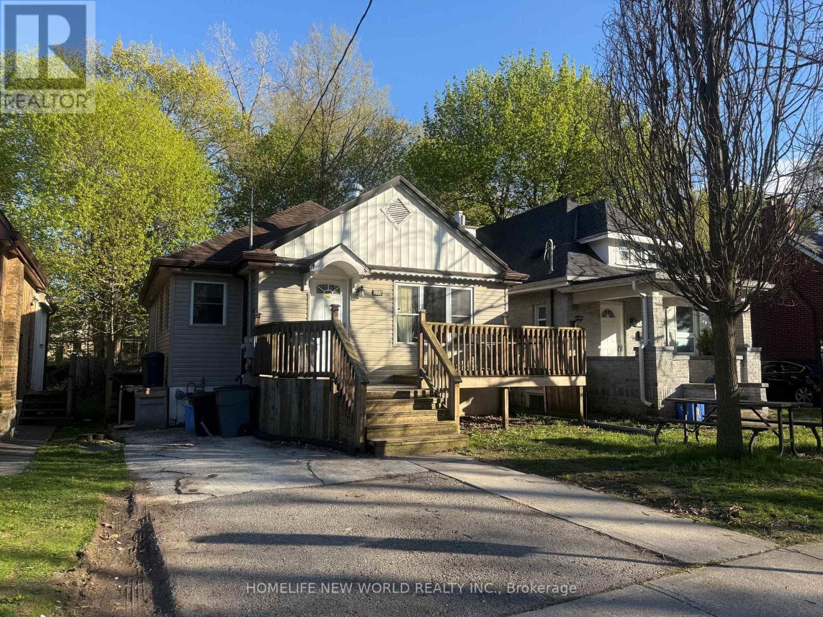 Single Family at 235 Bernard Avenue, London East (East B), Ontario - Photo 2 - RE/MAX Garden City Realty
