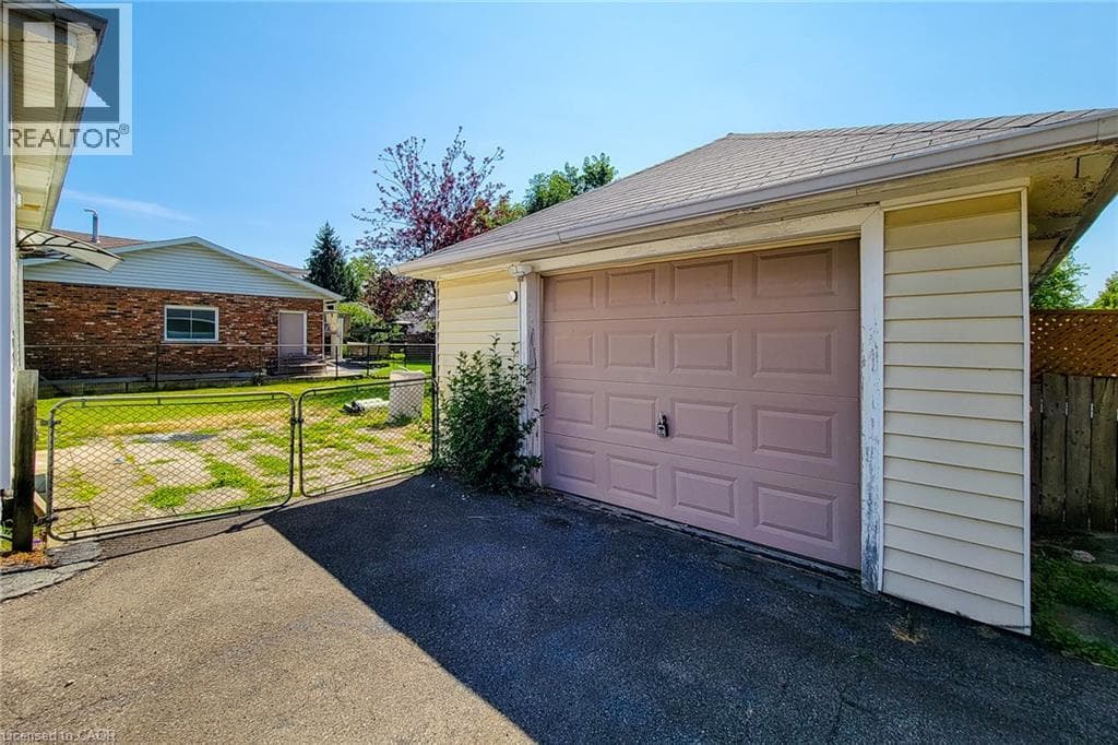 Single Family at 87 RICE Road, Welland, Ontario - Photo 6 - RE/MAX Garden City Realty