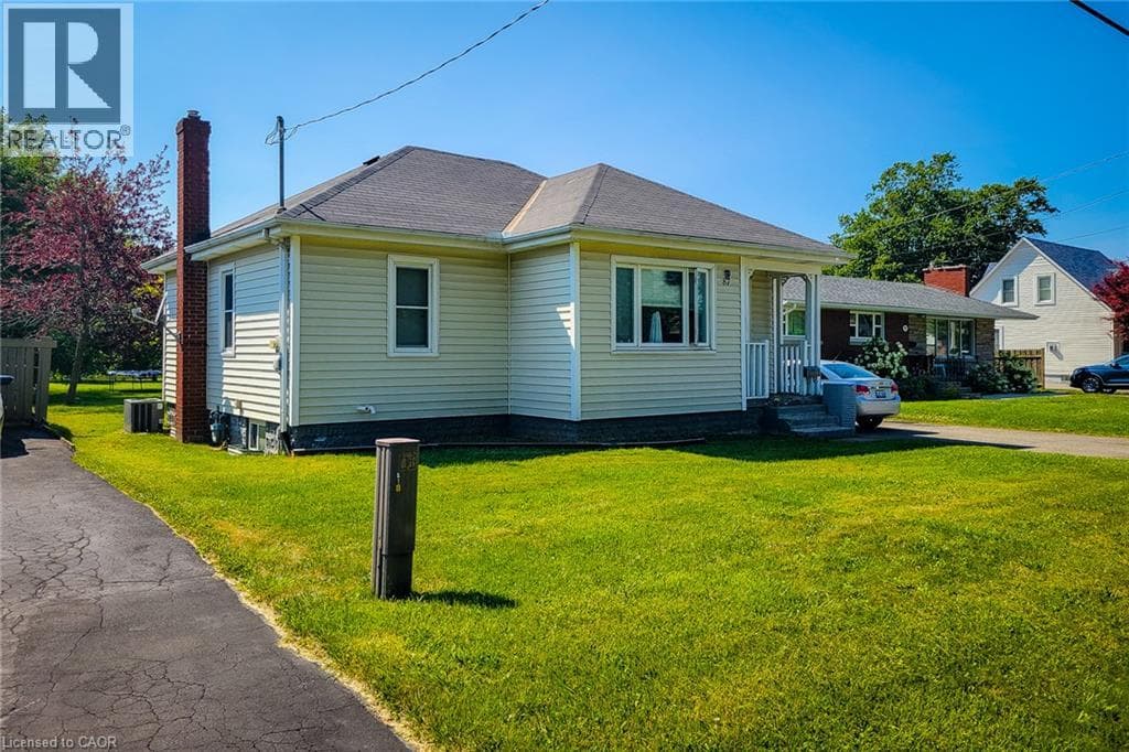 Single Family at 87 RICE Road, Welland, Ontario - Photo 2 - RE/MAX Garden City Realty