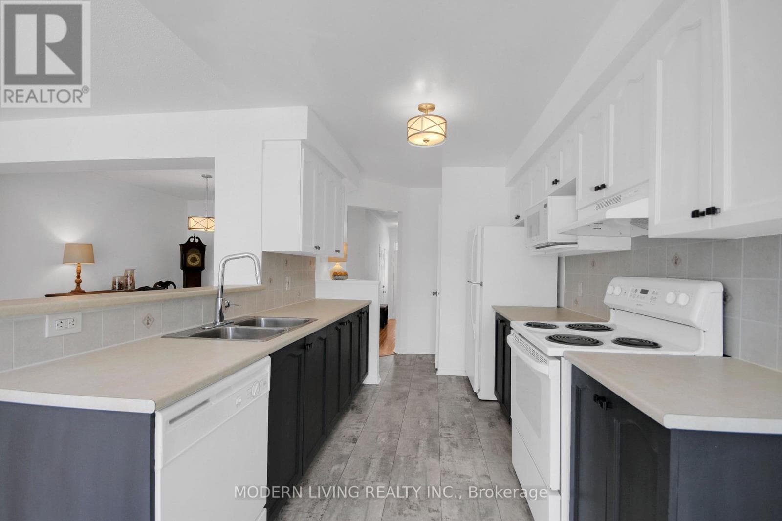 Single Family at 109 Deercroft Avenue, Ottawa, Ontario - Photo 10 - RE/MAX Garden City Realty