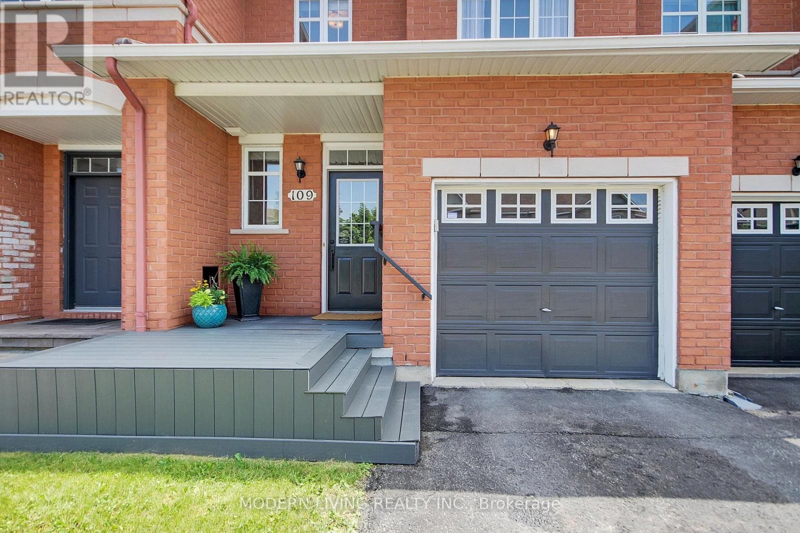 Single Family at 109 Deercroft Avenue, Ottawa, Ontario - Photo 2 - RE/MAX Garden City Realty
