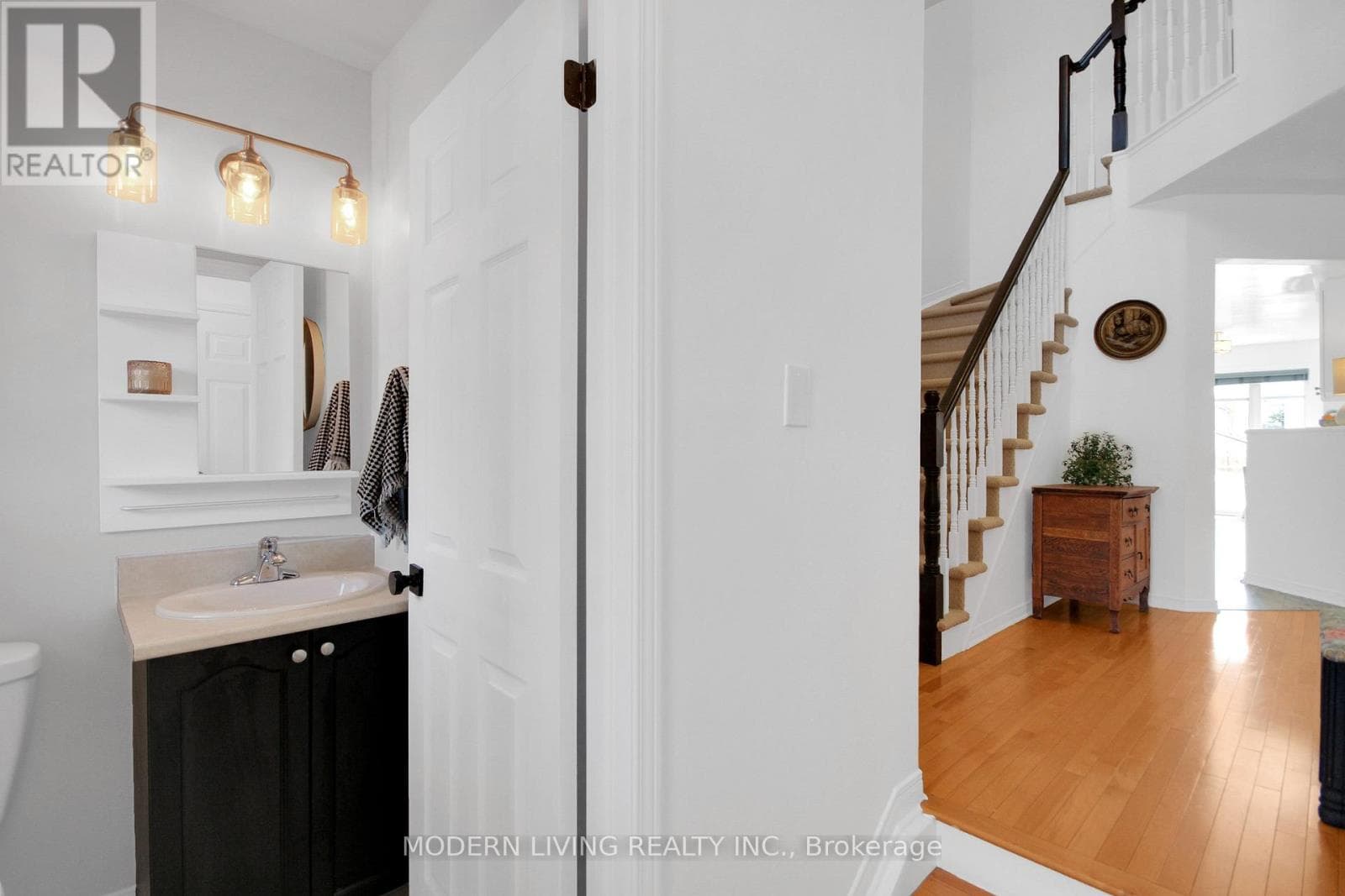 Single Family at 109 Deercroft Avenue, Ottawa, Ontario - Photo 4 - RE/MAX Garden City Realty