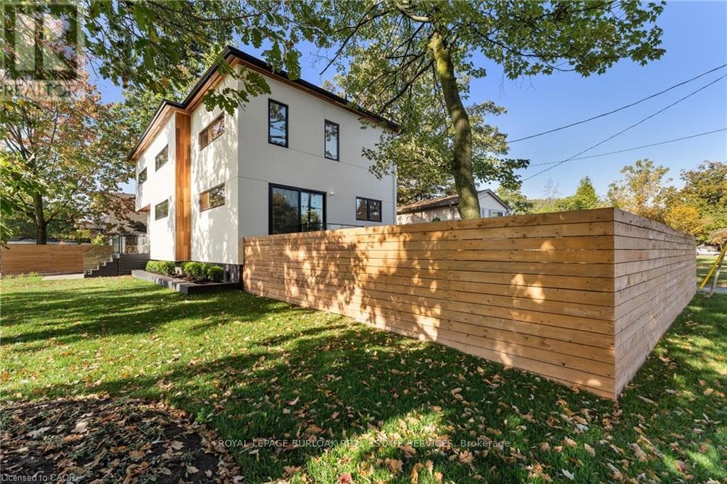 Single Family at 5427 ANTHONY Place, Burlington (Appleby), Ontario - Photo 3 - RE/MAX Garden City Realty