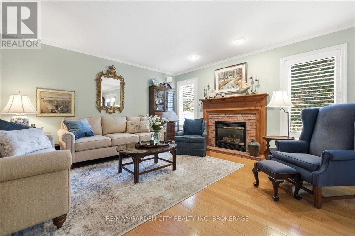 Single Family at 81 SANDRA Drive, Pelham (Fenwick), Ontario - Photo 10 - RE/MAX Garden City Realty
