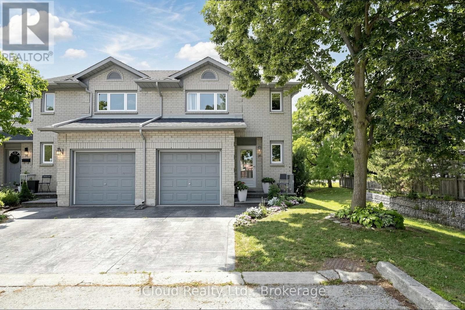 16- 1 Royalwood Court