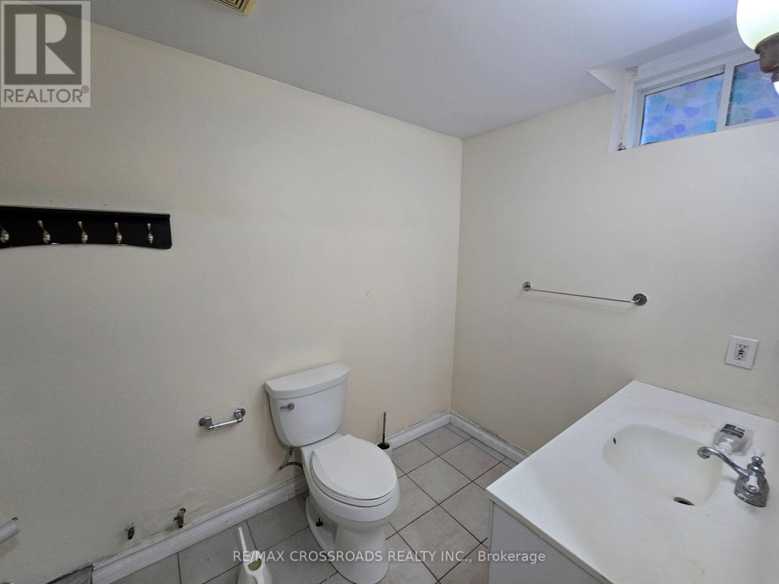 Single Family at 34 Sonley Drive, Whitby (Taunton North), Ontario - Photo 7 - RE/MAX Garden City Realty