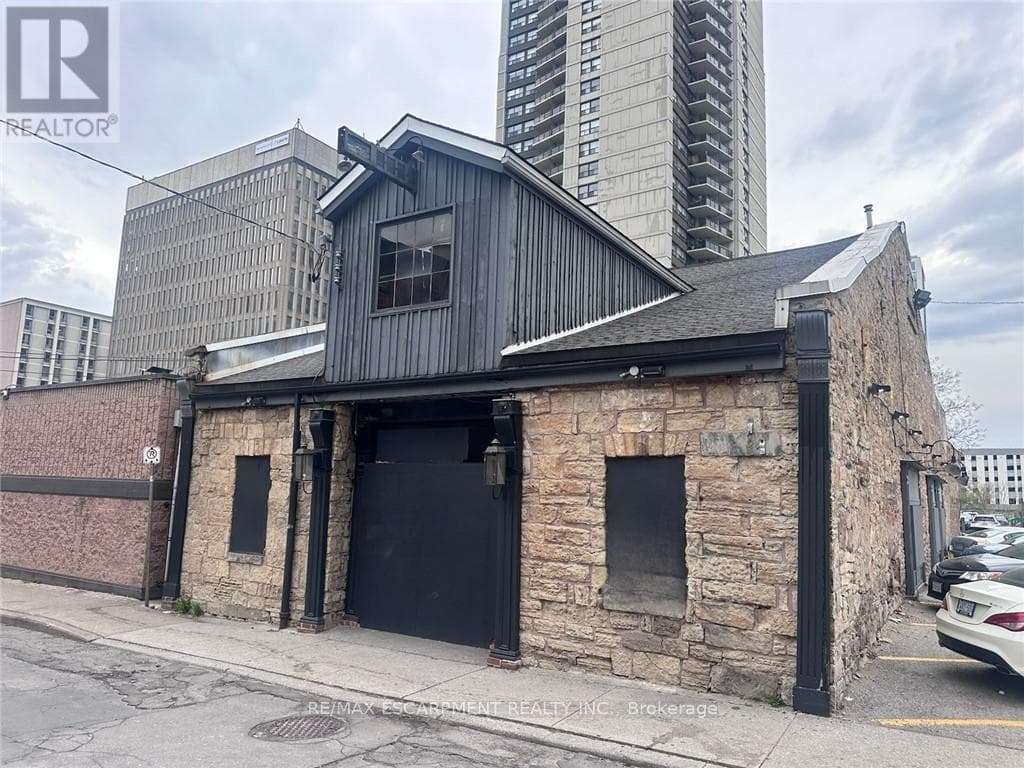 33 Bowen Street