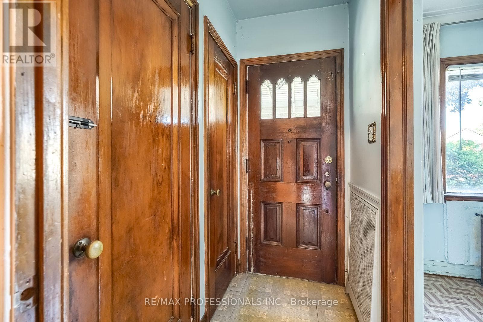 Single Family at 53 Twenty First Street, Toronto (New Toronto), Ontario - Photo 4 - RE/MAX Garden City Realty