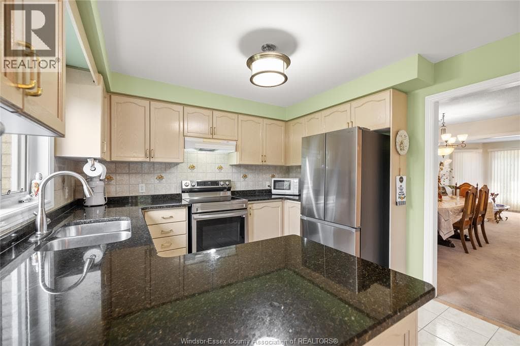 Single Family at 965 GREENPARK, Windsor, Ontario - Photo 9 - RE/MAX Garden City Realty