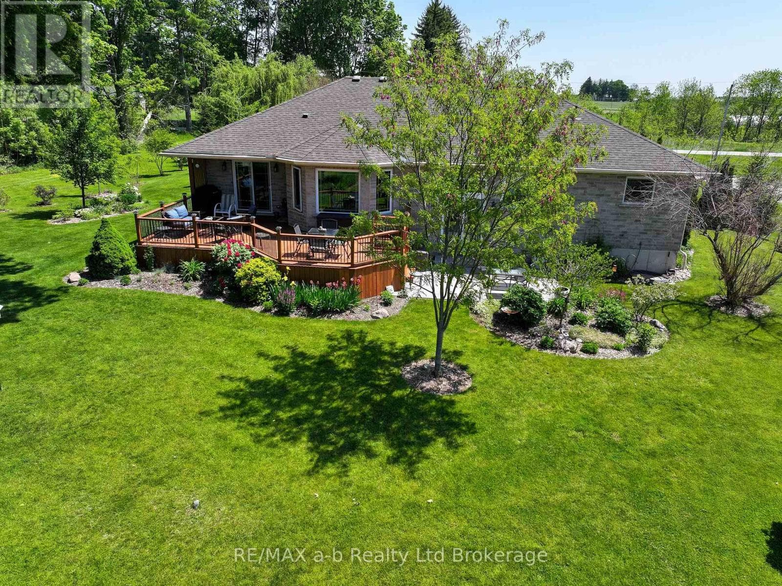 Single Family at 261 Middle Townline Road, Brant (Burford), Ontario - Photo 6 - RE/MAX Garden City Realty