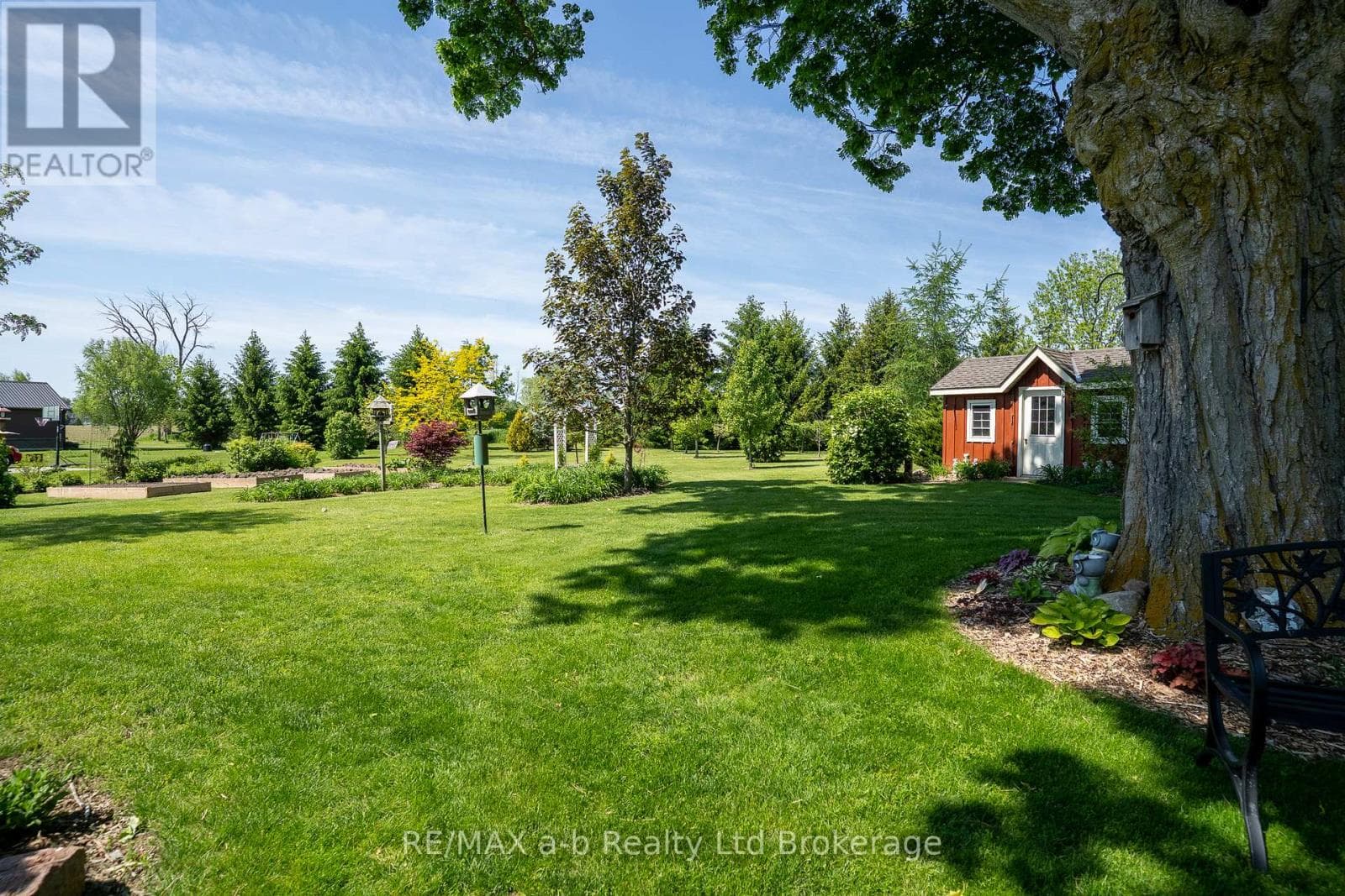 Single Family at 261 Middle Townline Road, Brant (Burford), Ontario - Photo 9 - RE/MAX Garden City Realty