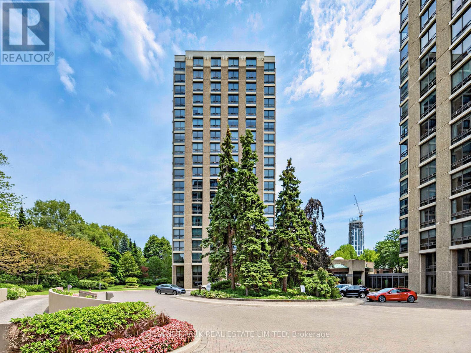 304- 625 Avenue Road
