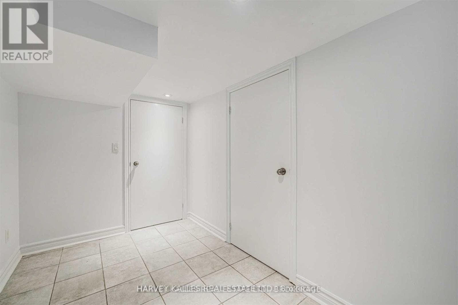 Single Family at Lower- 184 Cedric Avenue, Toronto (Oakwood Village), Ontario - Photo 9 - RE/MAX Garden City Realty