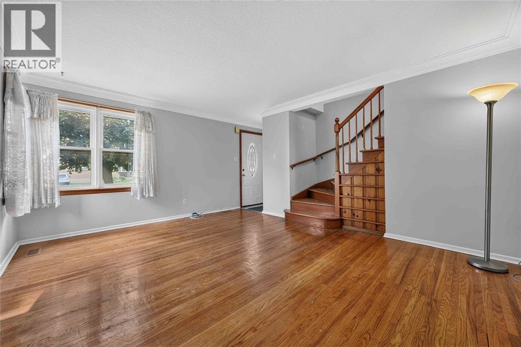 Single Family at 298 ELSFIELD Crescent, Sarnia, Ontario - Photo 5 - RE/MAX Garden City Realty