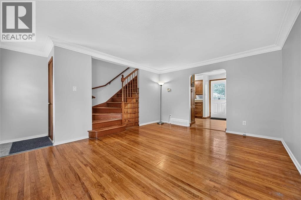 Single Family at 298 ELSFIELD Crescent, Sarnia, Ontario - Photo 6 - RE/MAX Garden City Realty