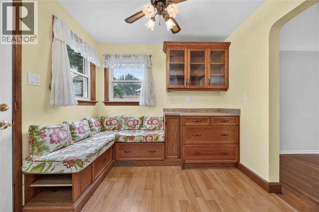 Single Family at 298 ELSFIELD Crescent, Sarnia, Ontario - Photo 9 - RE/MAX Garden City Realty