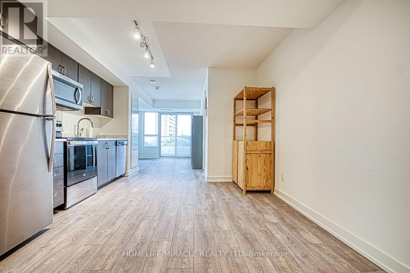 402- 10 Wilby Crescent