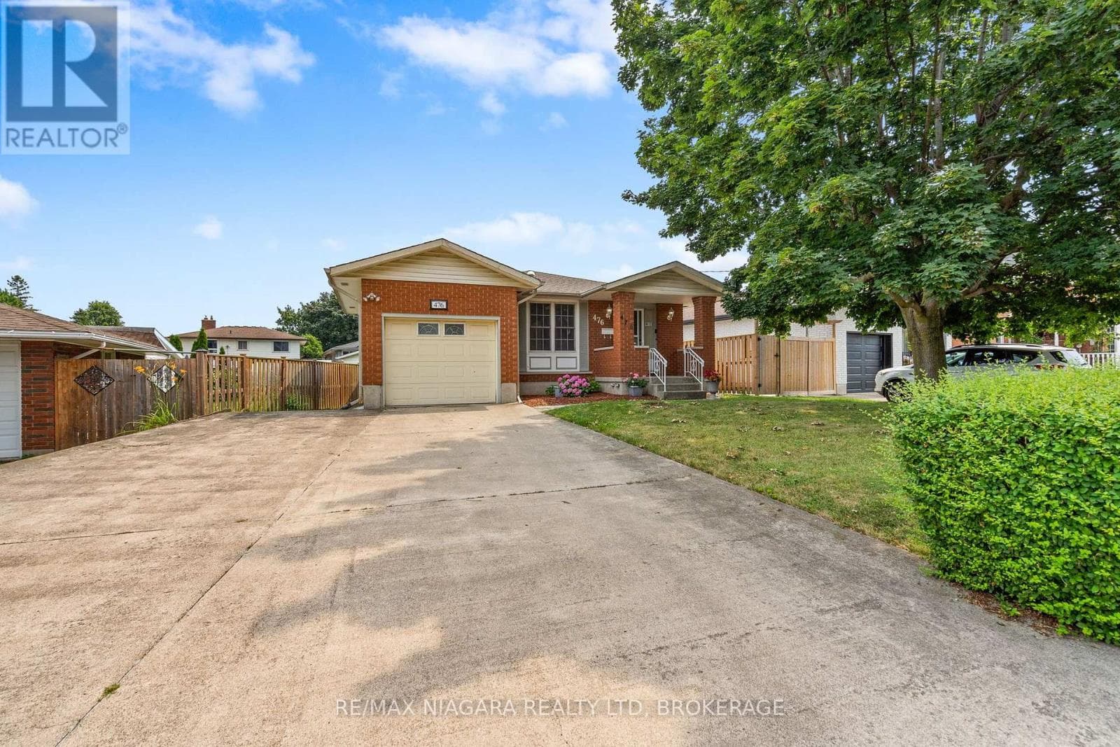 Single Family at 476 SCOTT Street, St. Catharines (Carlton/Bunting), Ontario - Photo 3 - RE/MAX Garden City Realty