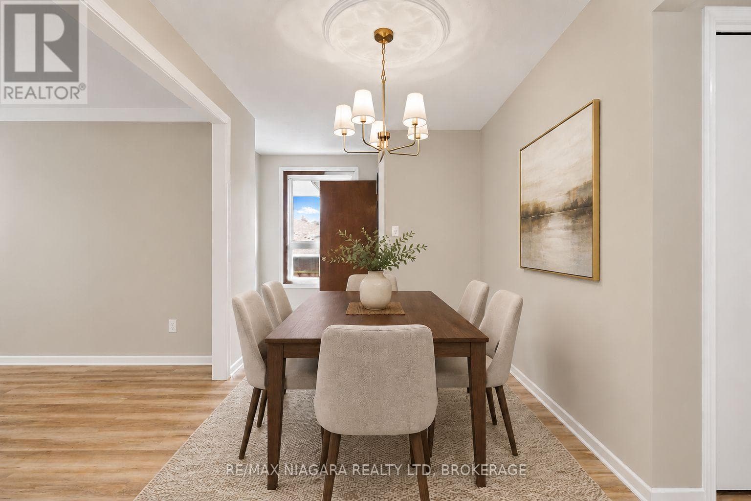 Single Family at 476 SCOTT Street, St. Catharines (Carlton/Bunting), Ontario - Photo 9 - RE/MAX Garden City Realty