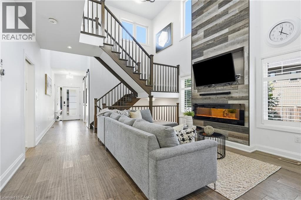 Single Family at 16 OLDE SCHOOL Court, St. Catharines, Ontario - Photo 6 - RE/MAX Garden City Realty