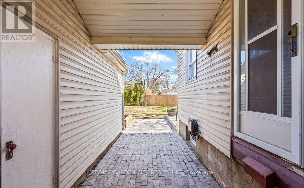 Single Family at 4 West Lynn Street, St. Catharines (Vine/Linwell), Ontario - Photo 2 - RE/MAX Garden City Realty