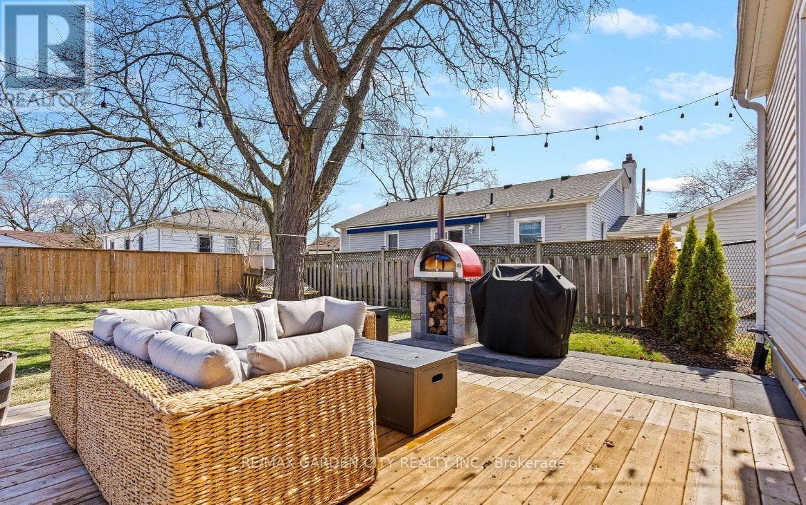 Single Family at 4 West Lynn Street, St. Catharines (Vine/Linwell), Ontario - Photo 6 - RE/MAX Garden City Realty