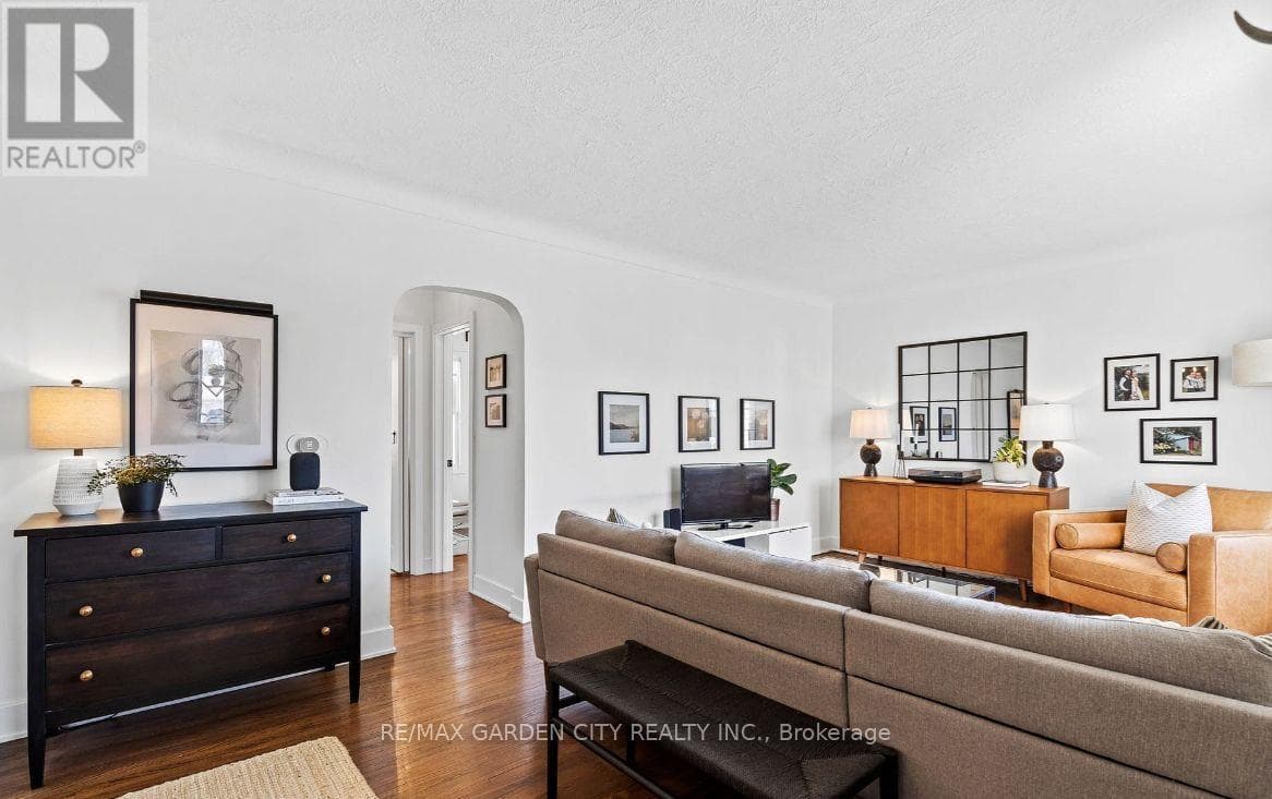 Single Family at 4 West Lynn Street, St. Catharines (Vine/Linwell), Ontario - Photo 8 - RE/MAX Garden City Realty