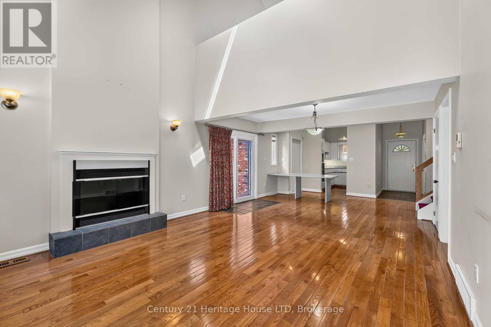 Single Family at 6254 Gore Street, Niagara Falls (Stamford), Ontario - Photo 6 - RE/MAX Garden City Realty