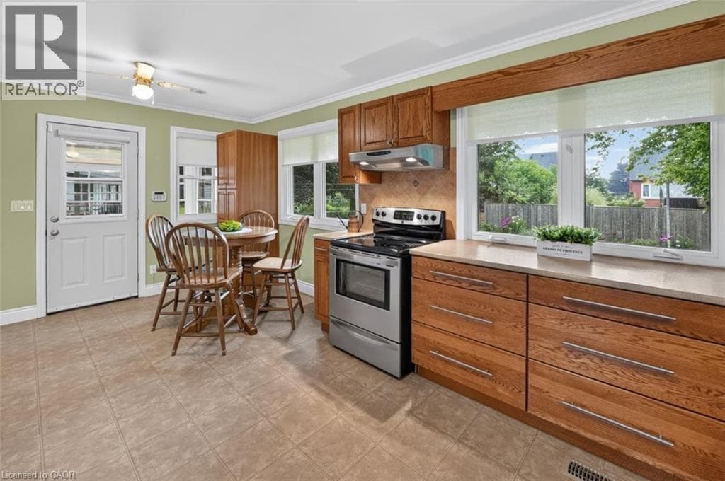 Single Family at 23 LAKEVIEW Avenue, Grimsby, Ontario - Photo 6 - RE/MAX Garden City Realty