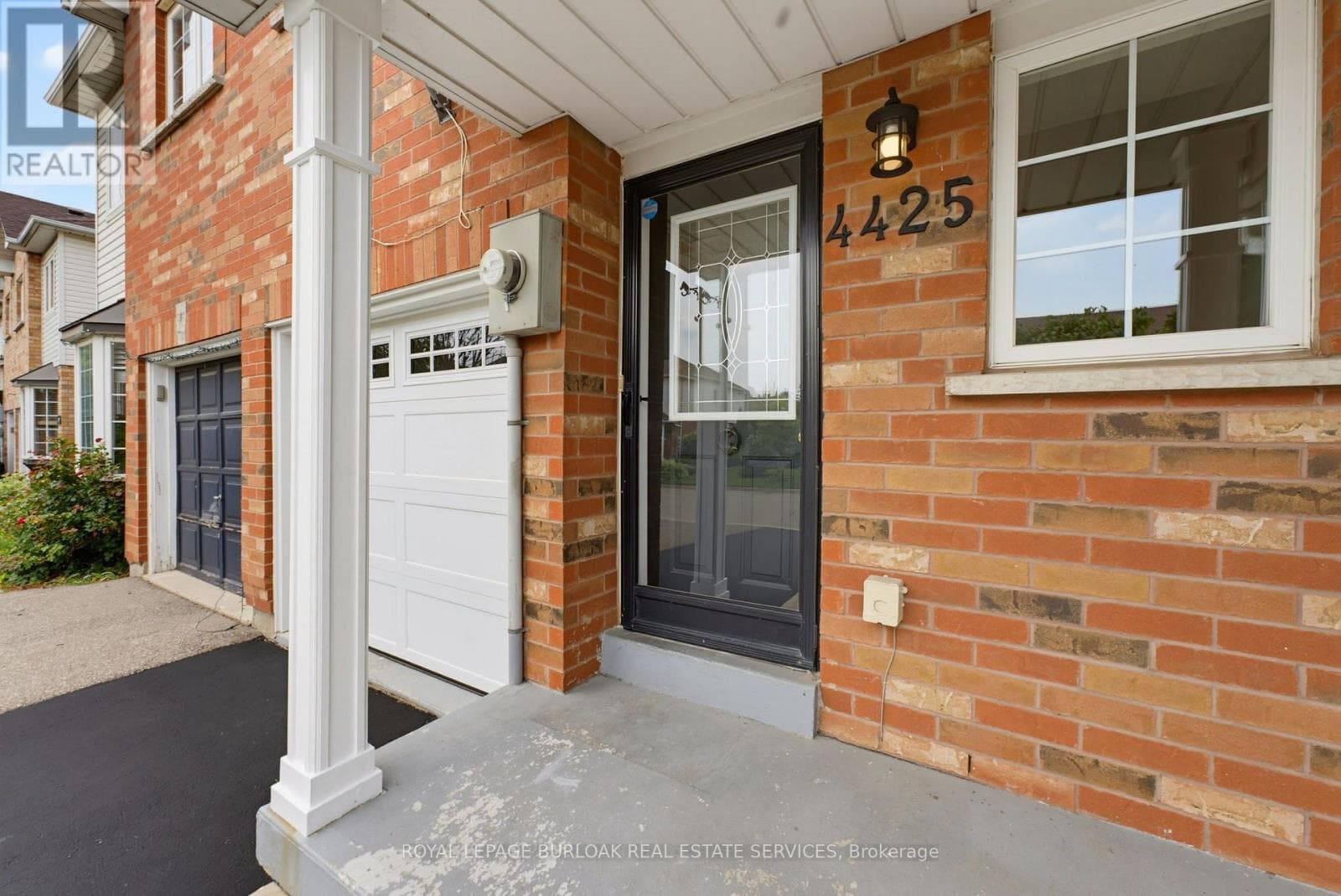 Single Family at 4425 Peter Drive, Burlington (Shoreacres), Ontario - Photo 2 - RE/MAX Garden City Realty