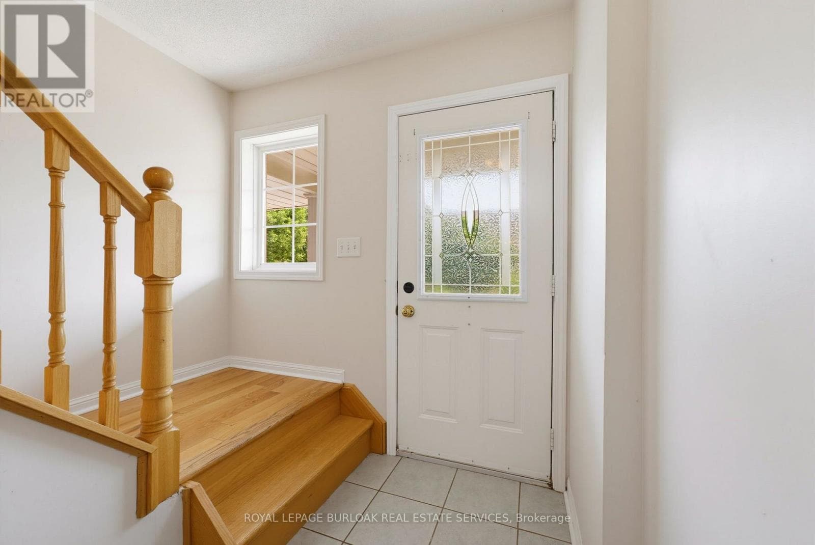 Single Family at 4425 Peter Drive, Burlington (Shoreacres), Ontario - Photo 3 - RE/MAX Garden City Realty