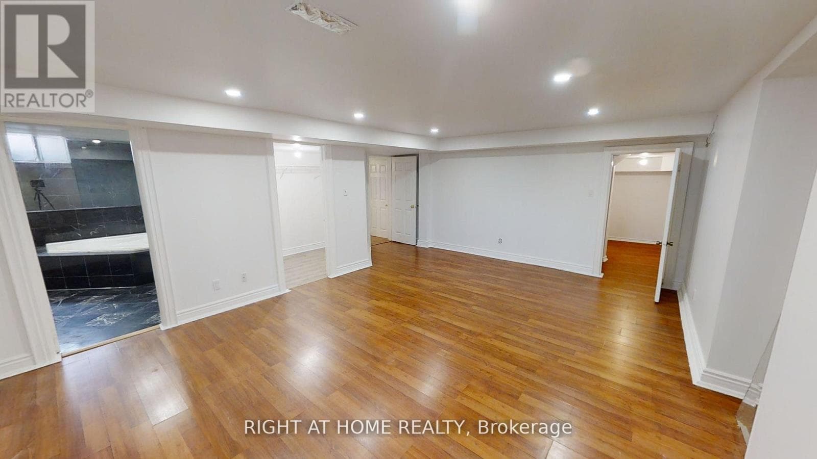 Single Family at (Lower) 31 NORTHGATE Crescent, Richmond Hill (Bayview Hill), Ontario - Photo 2 - RE/MAX Garden City Realty