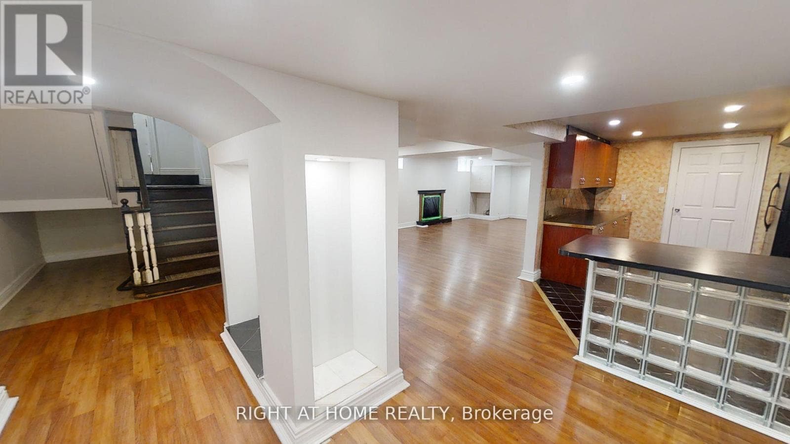 Single Family at (Lower) 31 NORTHGATE Crescent, Richmond Hill (Bayview Hill), Ontario - Photo 5 - RE/MAX Garden City Realty