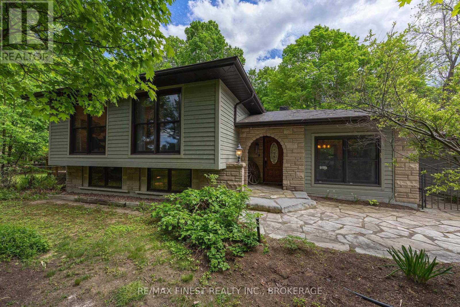 1465 Middle Road