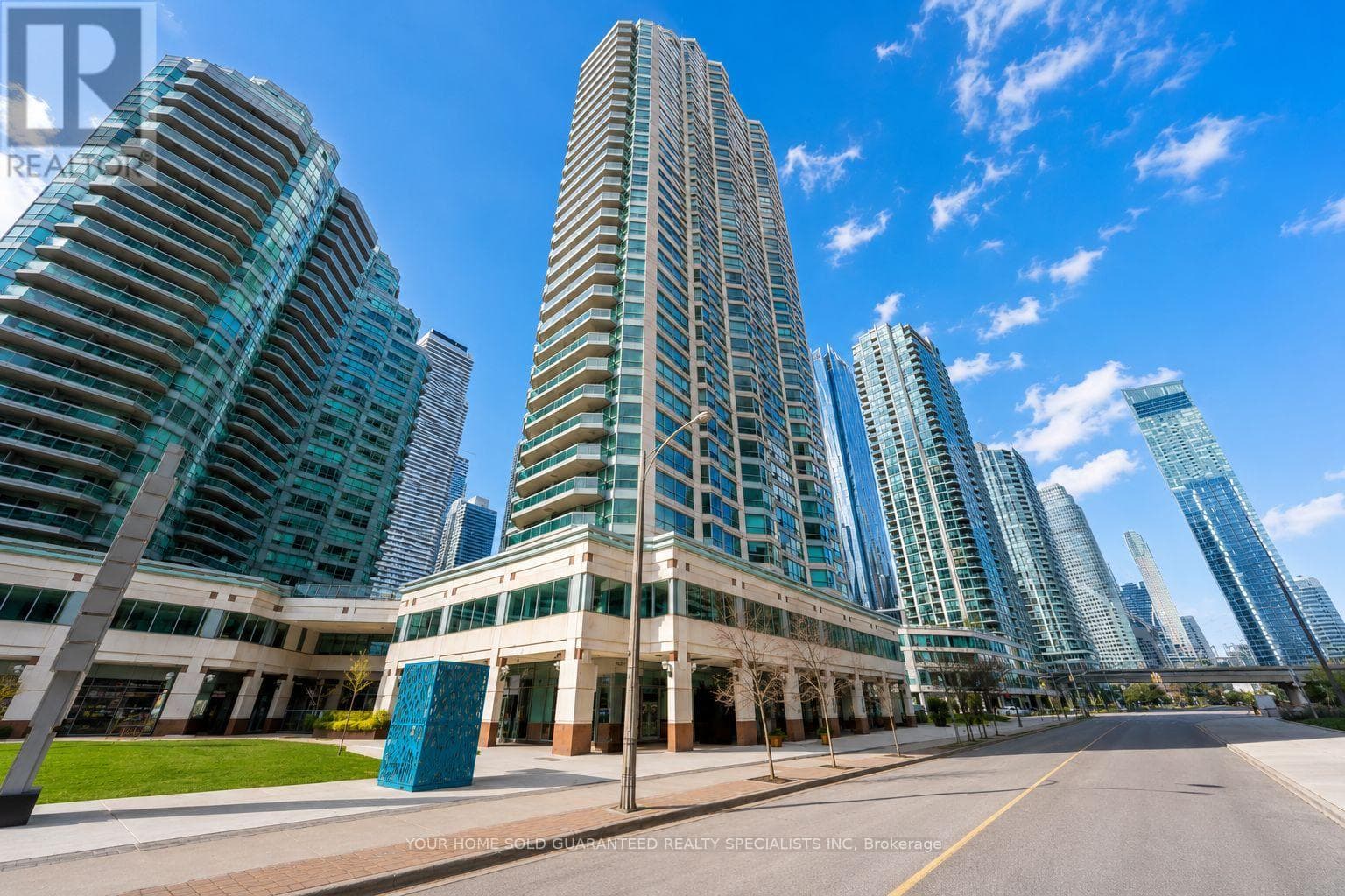 2610- 10 Yonge Street
