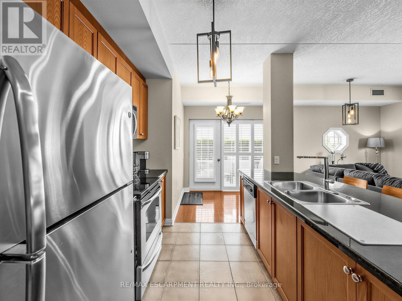 103- 1379 COSTIGAN Road