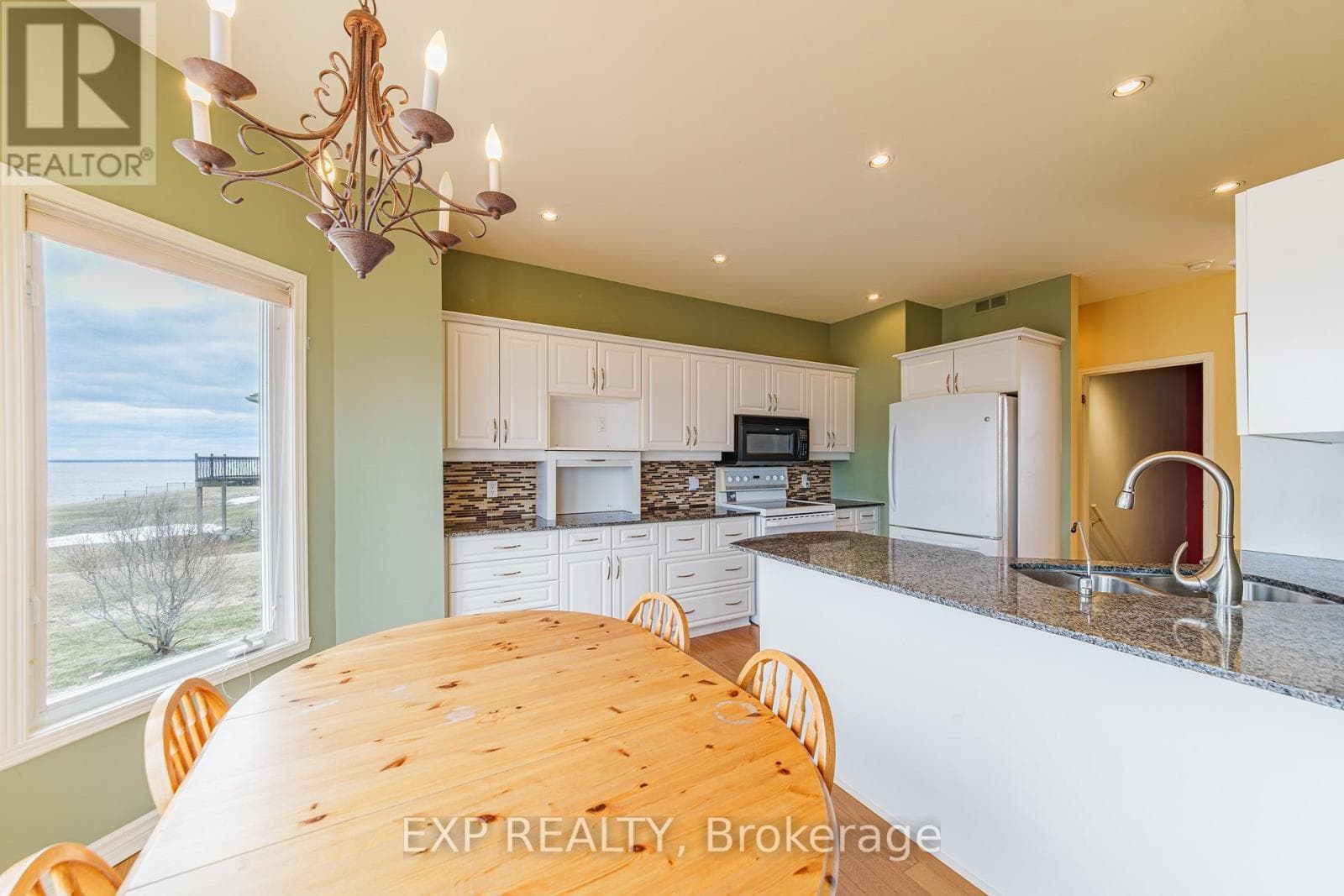 Single Family at 15 Rue Haute Rive Street, Alfred and Plantagenet, Ontario - Photo 10 - RE/MAX Garden City Realty